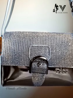 خرید اینترنتی کیف دوشی زیبا و شیک زنانه Dior در رنگ‌های مشکی و نقره‌ای