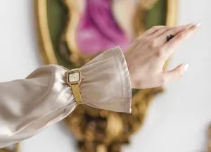 ست کردن ساعت مچی با لباس زنانه