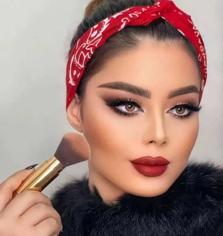رنگ رژ لب سال ۱۴۰۴ چیه
